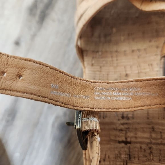 Korks Jenneve Platform Wedge Sandals in Size 9M - Picture 9 of 11